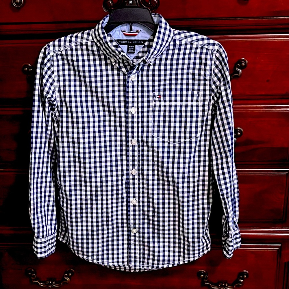 EUC Tommy Hilfiger boys medium size 10 - 12 dress shirt blue and white.